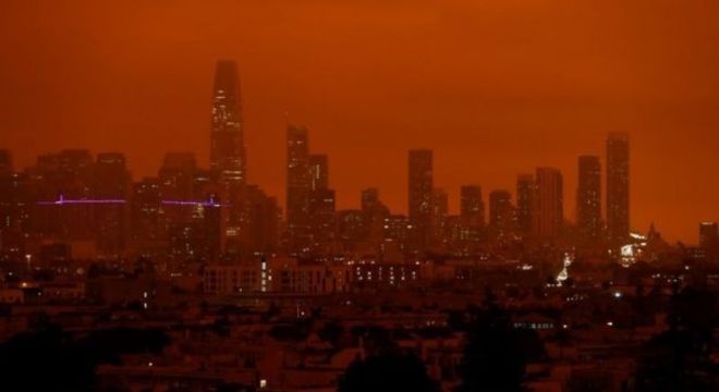 São Francisco, na Califórnia, foi uma das cidades mais afetadas pela chegada da fumaça dos incêndios que eclodiram em 28 pontos do Estado