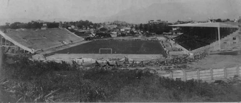 São Januário - Inaugurado em 21/04/1927 - Clube dono do estádio: Vasco da Gama