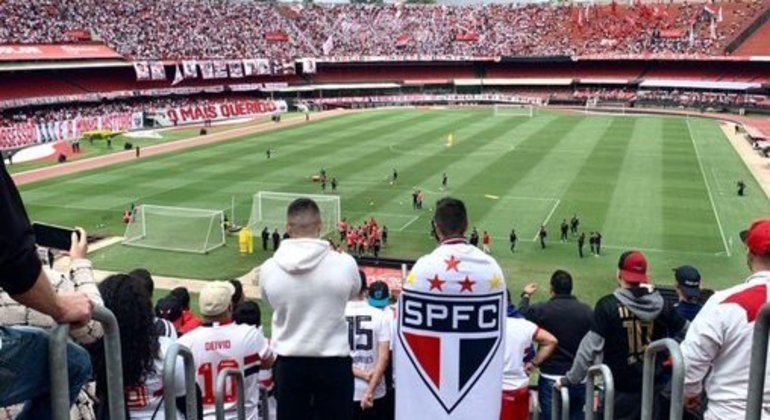 Mais de 21 mil torcedores do São Paulo no último treino antes da final do Paulista, amanhã
