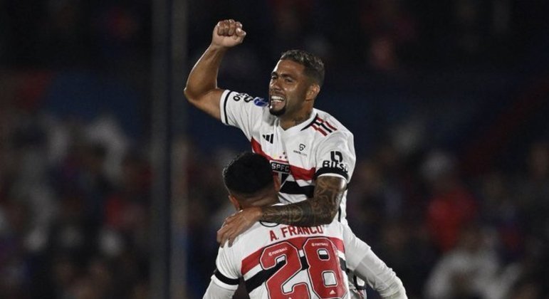 Erison marcou os dois gols. O São Paulo mostrou esquema tático e atitude diante do Tigre