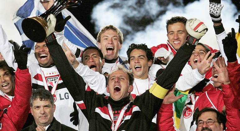 São Paulo. Tricampeão mundial. Perder a autonomia do futebol. O 'preço' de aceitar um dono
