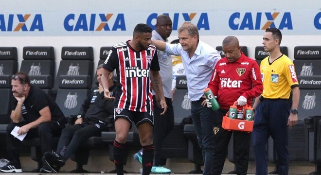 Aguirre montou uma retranca digna de time pequeno. Triste lÃ­der