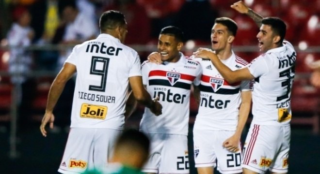 A comemoração do gol de Shaylon