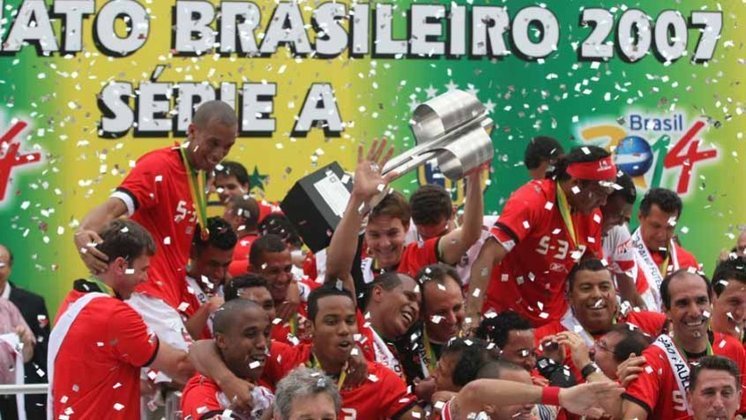 São Paulo (2007) - 77 pontos: o segundo título do tricampeonato tricolor conta também com outro recorde - a melhor defesa da história dos pontos corridos desde 2006, com apenas 19 gols tomados.