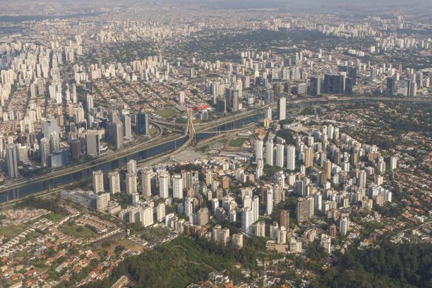 São Paulo é a primeira cidade brasileira do ranking e aparece em 33º lugar. A capital paulista tem 12 milhões de habitantes e é o maior centro cosmopolita e empresarial do país