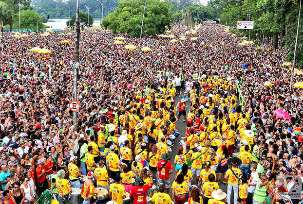 SÃO PAULO - A cidade do trânsito pesado abre ruas para o desfile de blocos que arrastam milhares de foliões. O Acadêmicos do Baixa Augusta já chegou a reunir 1 milhão!