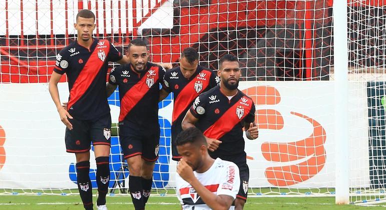 Natanael comemora gol durante partida entre Atlético GO e São Paulo, válida pelo Brasileiro