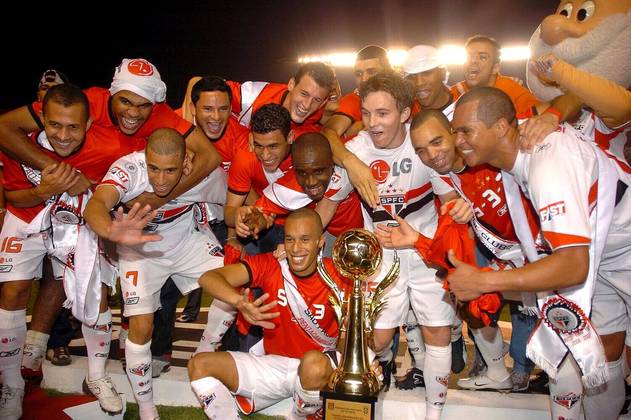 Brasileirão 2008*Campeão do 1º turno: GrêmioCampeão: São Paulo