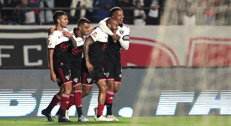 Jogadores do São Paulo comemoram gols da equipe