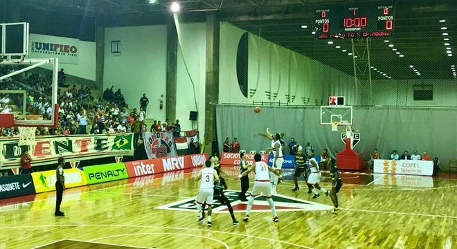 Basquete do São Paulo perde em 1º encontro com torcida no Morumbi