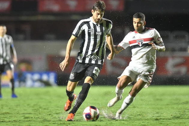 São Paulo e Santos fecham o TOP 5 e aparecem em quarto e quinto lugar, respectivamente, somando cerca de 90 mil novas inscrições cada um no último mês. Ambos os clubes concentraram mais da metade de suas novas inscrições em seus perfis no Instagram.