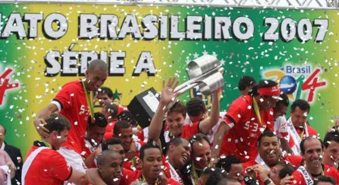 São Paulo ficou 16 partidas sem perder em 2007
(Foto: Nelson Almeida/Lancepress!)