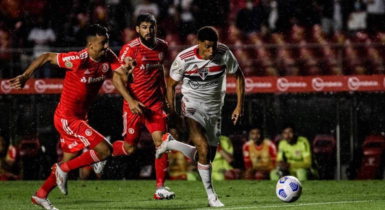 Gabriel Sara marcou o gol da vitória do São Paulo diante do Internacional