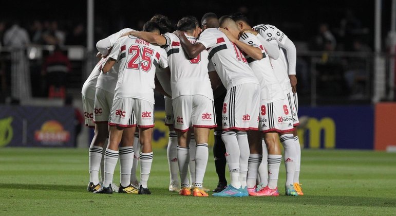 São Paulo se concentra antes de partida contra o Internacional