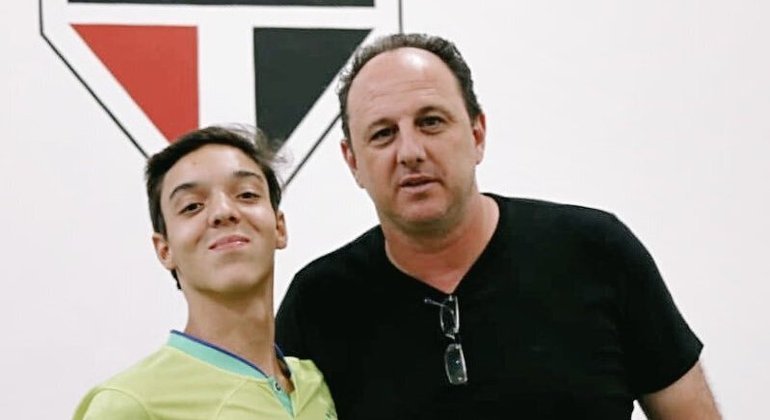 São Paulo recebe neto do Rei Pelé no CT e no Morumbi