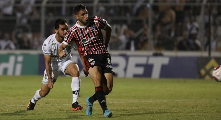 Calleri marcou o gol que deu a vitória ao São Paulo contra a Ponte Preta
