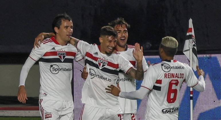 São Paulo vence o Vasco e sai na frente nas oitavas de final da Copa do Brasil
