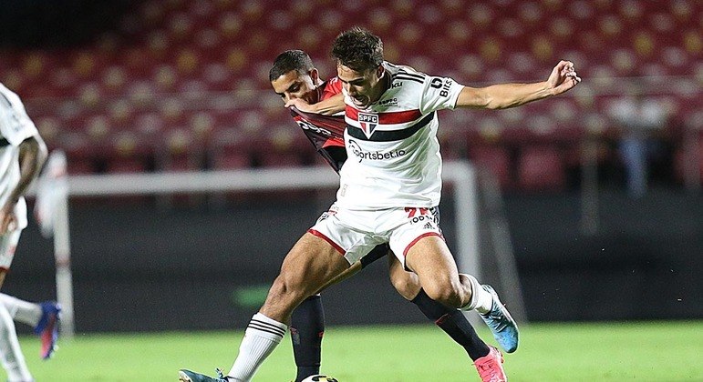 São Paulo venceu o Athletico-PR no 1º turno