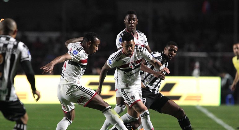 São Paulo venceu o jogo de ida por 1 a 0