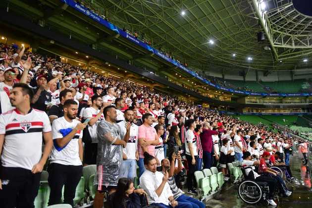 Entre os destaques do jogo, uma cena que não estamos acostumados a ver no Allianz Parque: são-paulinos em peso!
