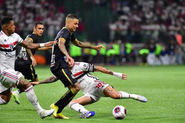 O Água Santa assustava em saídas de contra-ataque, mas também não ameaçavam a meta de Rafael