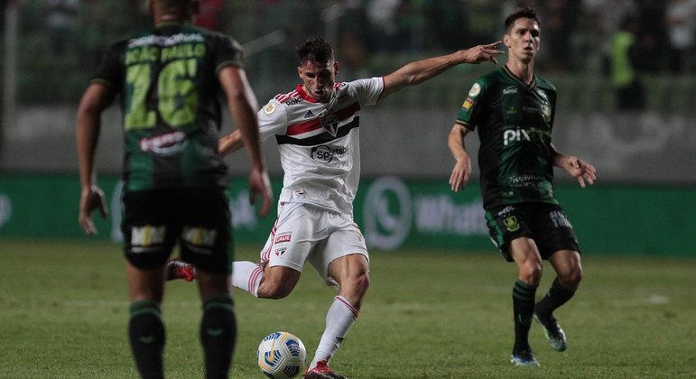 Calleri em partida diante do América-MG