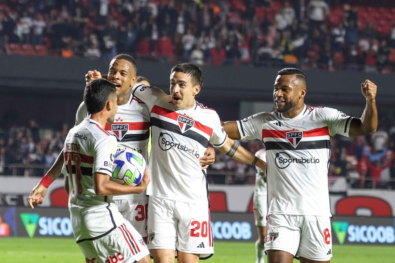 São Paulo empata com o Athletico-PR e segue sem vencer fora de casa no  Brasileirão