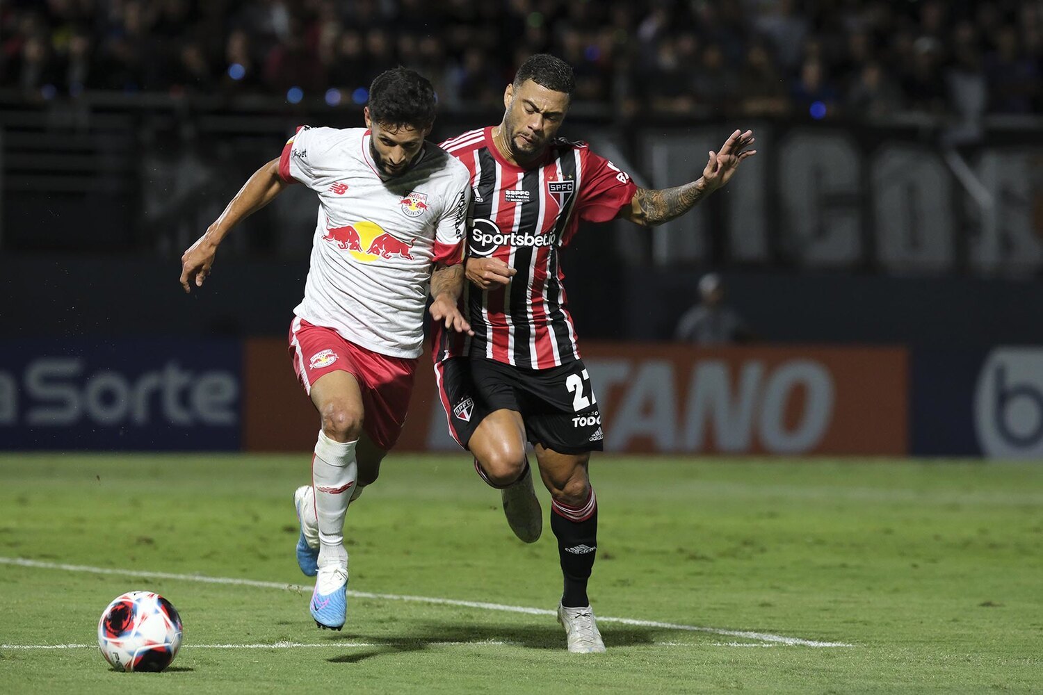 São Paulo e Bragantino disputaram pelo Paulistão nesta quarta-feira (8)