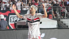 Com dois gols de Calleri, São Paulo vence Corinthians de virada  