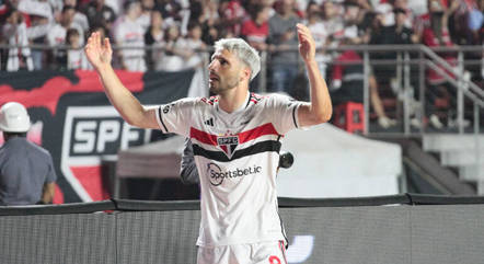 Calleri marcou os dois gols do São Paulo sobre o Corinthians