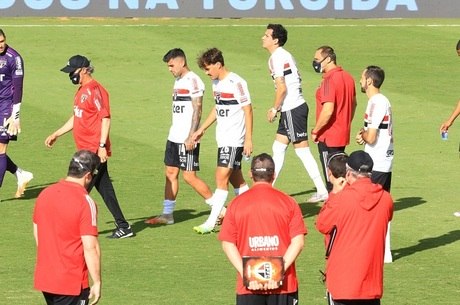 Jogadores do São Paulo chegaram a ir para o campo