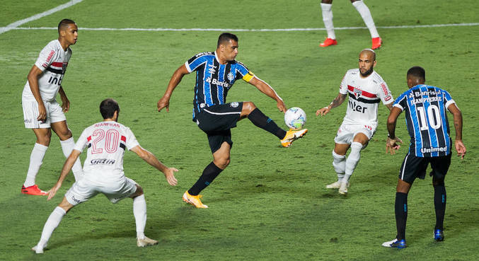 São Paulo vence o Grêmio com tranquilidade no Morumbi - Esportes - R7  Futebol