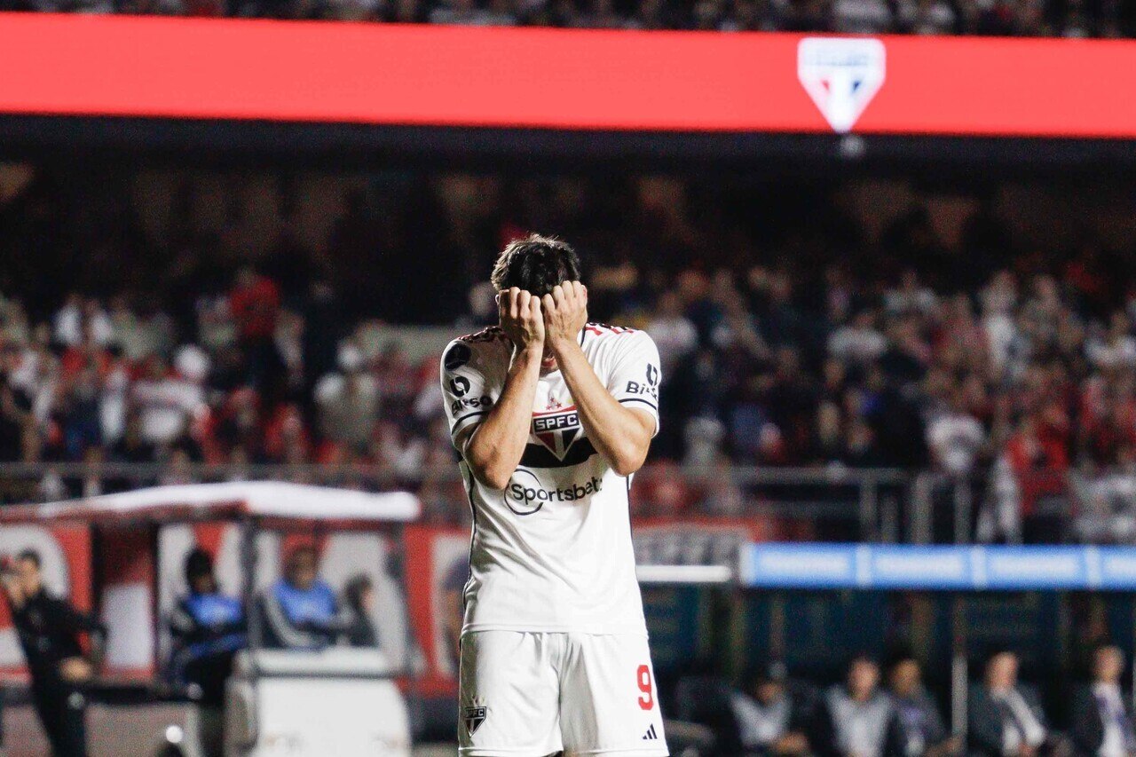 A tristeza de Calleri. O São Paulo desperdiçou a Copa Sul-Americana mais fácil da história