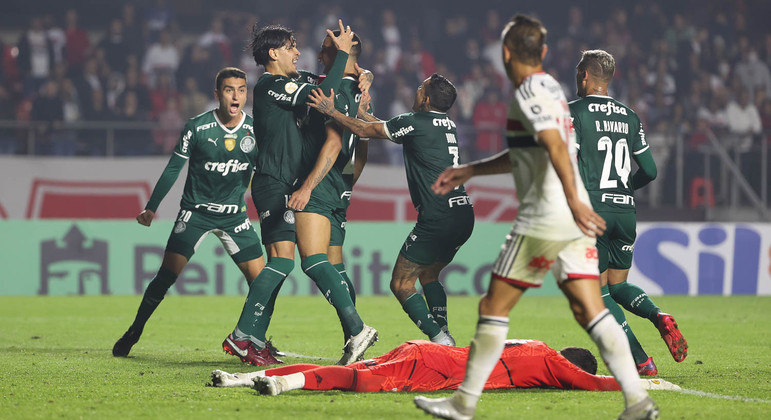 Gustavo Gómez e Murilo marcaram os gols da virada do Palmeiras sobre o São Paulo
