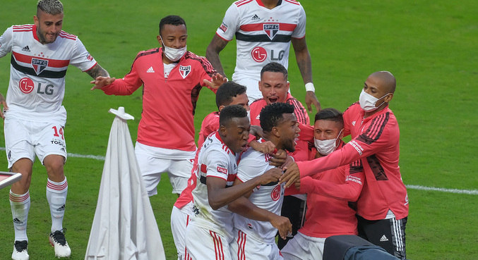 São Paulo é o time que mais realizou cruzamentos no Campeonato Paulista