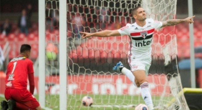 Pato tem quatro gols na temporada até agora