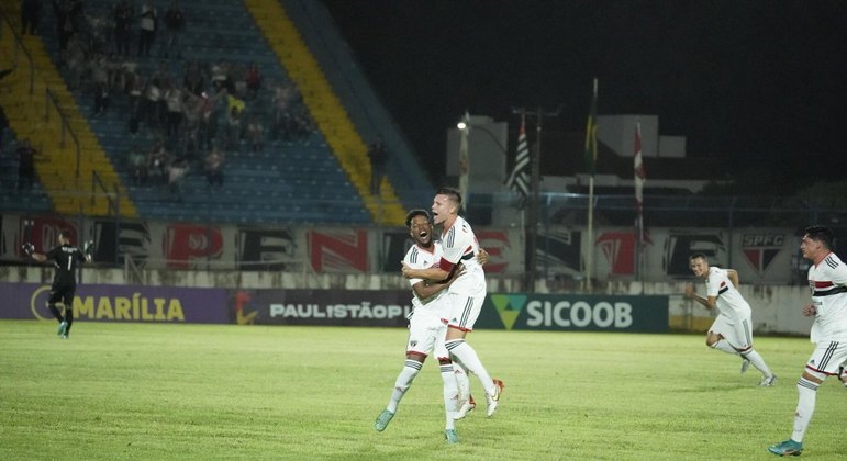 Jogadores do São Paulo comemoram gol pela Copinha