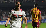 Calleri (São Paulo)Gols: 7'Toca no Calleri que é gol!', acostumou-se a gritar a torcida tricolor. Aos 29 anos, o jogador está identificado com o clube e após a conquista da Copa do Brasil, entrou para a história