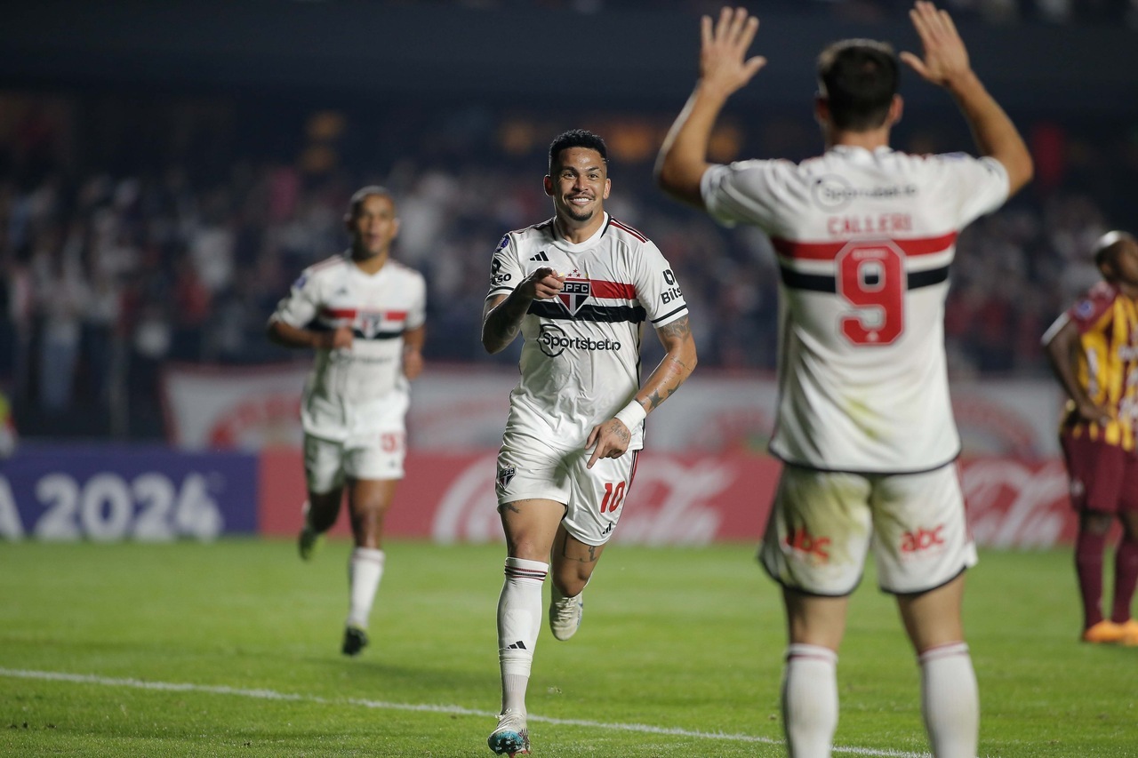 Contra o fraco Tolima, com dez em campo, foi uma farra. 5 a 0. E comemoração exagerada