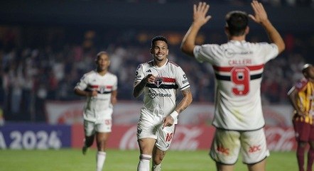 Calleri e Luciano comemoram gol