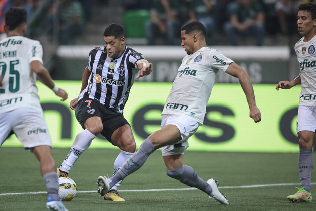  São quatro equipes que terminaram em 1º na fase de grupos e quatro que ficaram em segundo. O time de melhor campanha geral (fase de grupos e oitavas) é o Palmeiras. A pior campanha na soma das fases é do Corinthians - Pedro Souza / Atlético