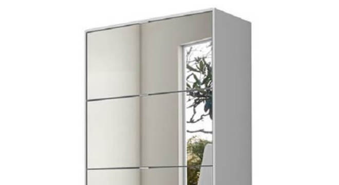 Sapateira com espelho feita com acabamento branco e 4 gavetas