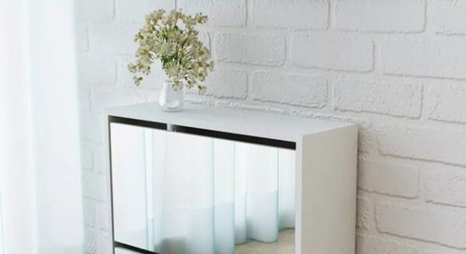 Sapateira com espelho pequena e elegante