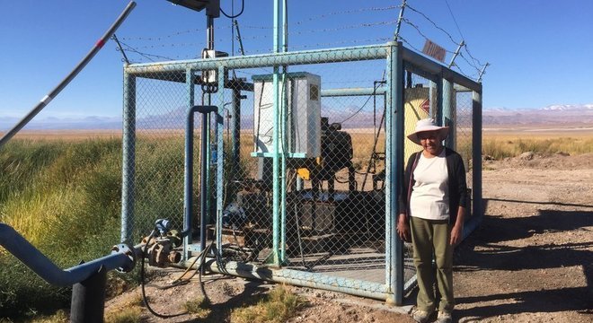 Sara diz que as duas empresas de mineração usam bombas como esta para ter acesso à água doce 