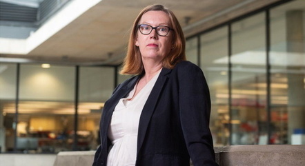 Sarah é mãe de trigêmeos e cientista