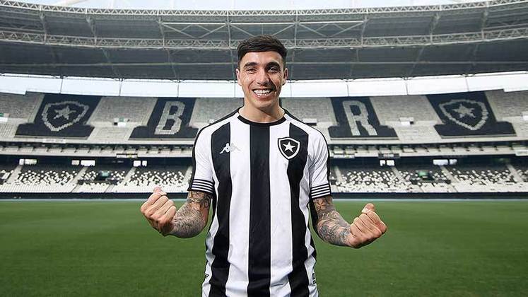 Saravia - TITULAR - Formado no Belgrano (ARG), atuou no Racing (ARG) e no Porto (POR). Em 2020, o argentino foi contratado pelo Internacional, e permaneceu no clube até ser transferido para o Alvinegro. 