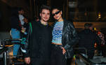 O casal Sasha Meneghel e João Figueiredo posou para os fotógrafos no camarote do show de Rosalía. Sasha ainda elogiou a cantora nas redes sociais: 'Que linda', disse ela quando Rosalía revelou que Águas de Março é sua música favorita
