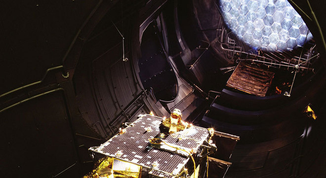 O satélite de telecomunicações Artemis, lançado em 2001, pesava mais de 3 toneladas
