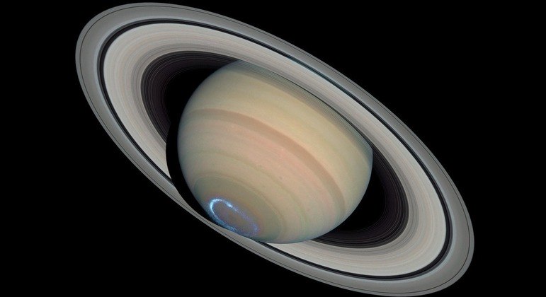 Anéis de Saturno estão encolhendo e cientistas não sabem o motivo