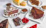 5. Equilibre o consumo de açúcarConsumir alimentos açucarados acaba se tornando inevitável durante as celebrações, porém evitar o exagero é uma forma de prevenir incômodos nos dentes.'A escolha dos alimentos está menos associada [ao desconforto], mas, claro que o [recomendado é o] mínimo de açúcares possível dentro da sua dieta', alerta Pastore
